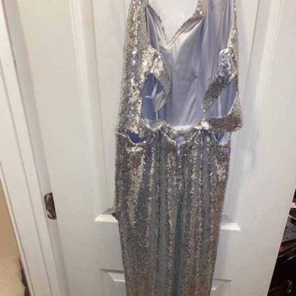 SILVER SEQUIN EVENING GOWN 7/8 - Picture 5 of 8